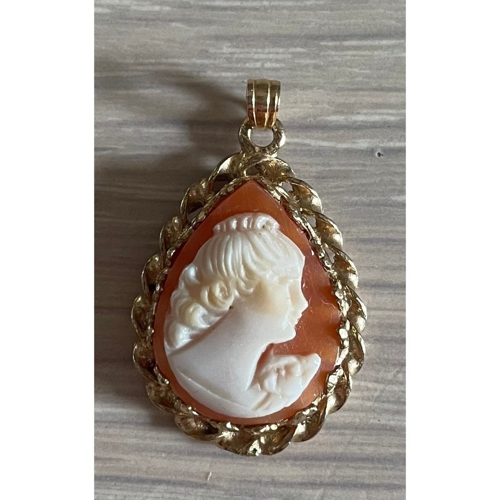 Vintage Cameo 14K Pendant Charm Well Carved Nice Detail Girl with Flower